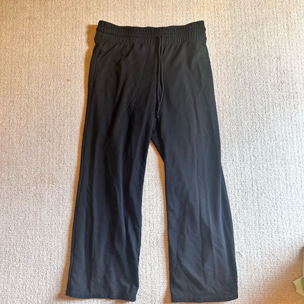 Wild fable straight leg black sweat pants with pockets and drawstring.